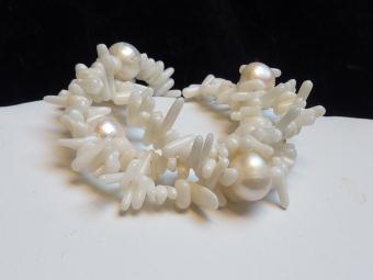 Korál bílý, perly bílé (1001)