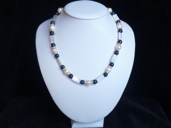 Perly, perleť, lapis lazuli (0602)