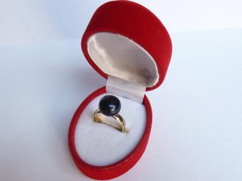 Perla černá - 10 mm (0708) pozlac.