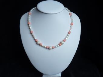 Korál růžový, perly bílé (1211) 880,- prodán