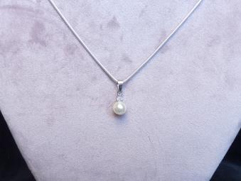Perla bílá, stříbro (1401) 