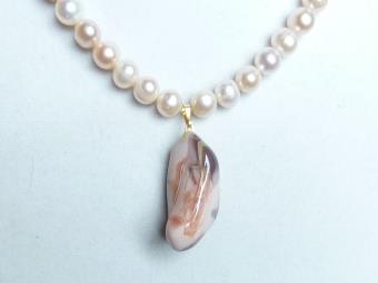 Perly růžové, achát (1808)